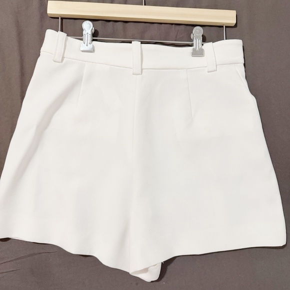 Zara Short - Picture 1 of 4
